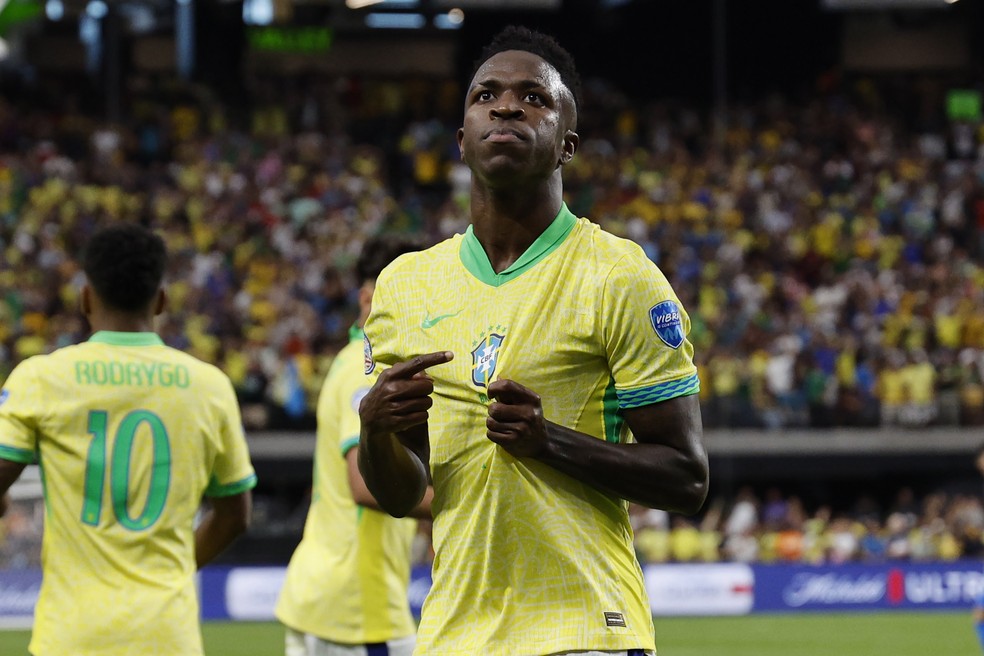 Vinicius Junior comemora gol do Brasil contra o Paraguai  Foto: Kevork Djansezian/Getty Images)