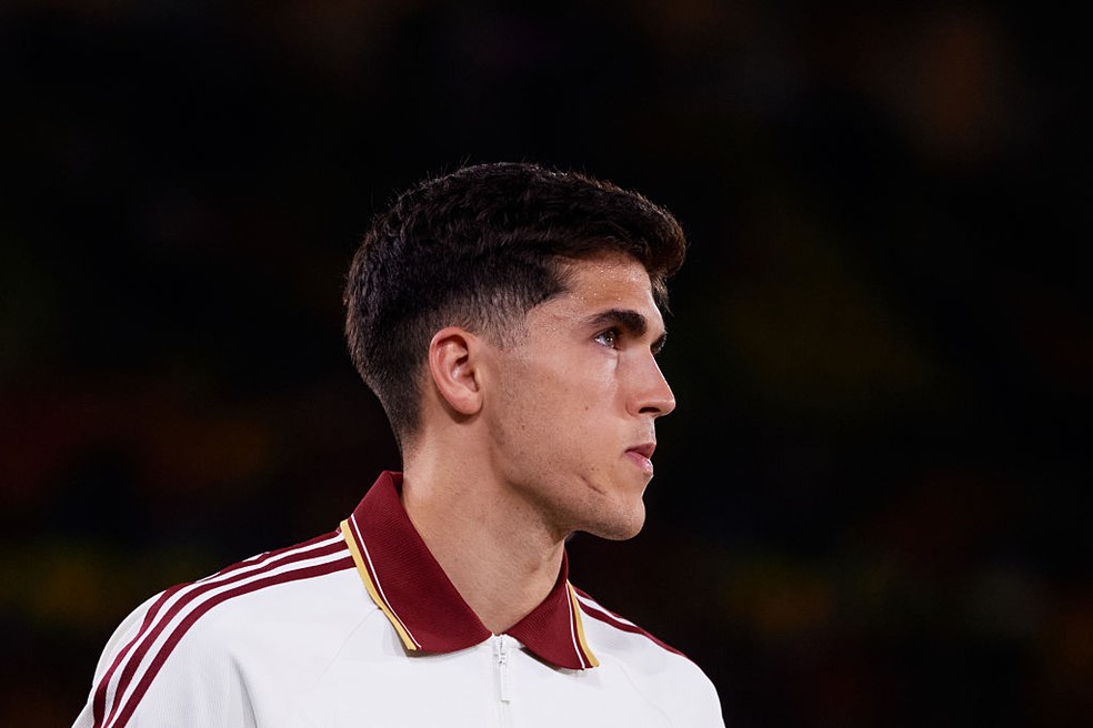 Pau Cubarsí em ação pela seleção da Espanha — jovens estrelas