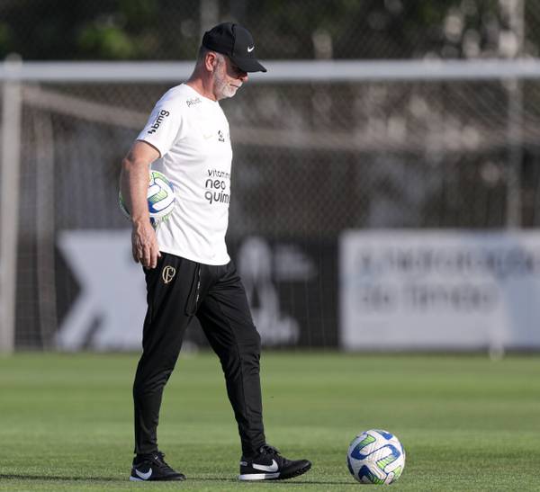 Treino do Corinthians: Cássio, Giuliano, Renato Augusto e Veríssimo não vão a campo no CT