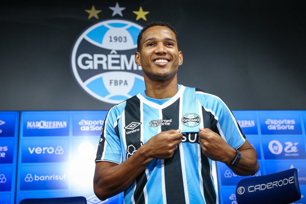 João Lucas foi apresentado pelo Grêmio na sexta-feira. Foto: Lucas Uebel / Grêmio FBPA