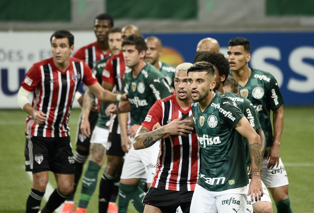 São Paulo vence o Corinthians por 2 a 1 e vai disputar a final do Paulistão  com o Palmeiras