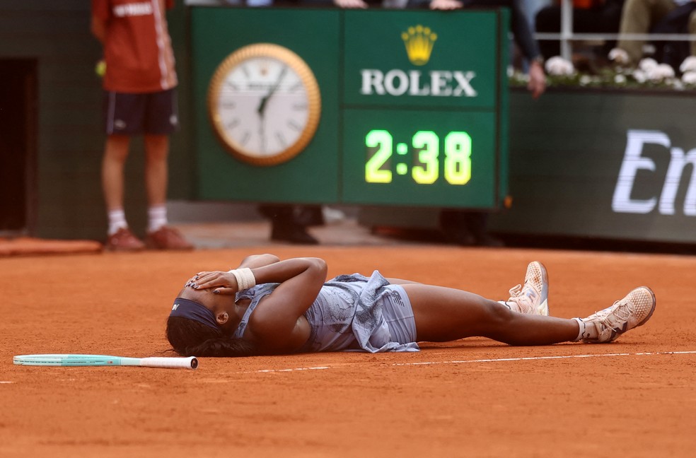 Coco Gauff comemora ponto contra Sabalenka em Roland Garros — Foto: Reuters