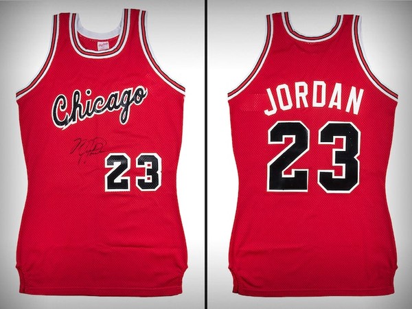 Primeira camisa de Michael Jordan nos Bulls pode arrecadar R 2 6