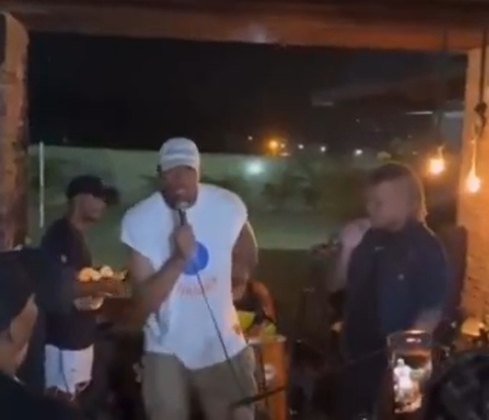 Carlos Miguel, goleiro do Corinthians, canta música de provocação ao Palmeiras — Foto: Reprodução