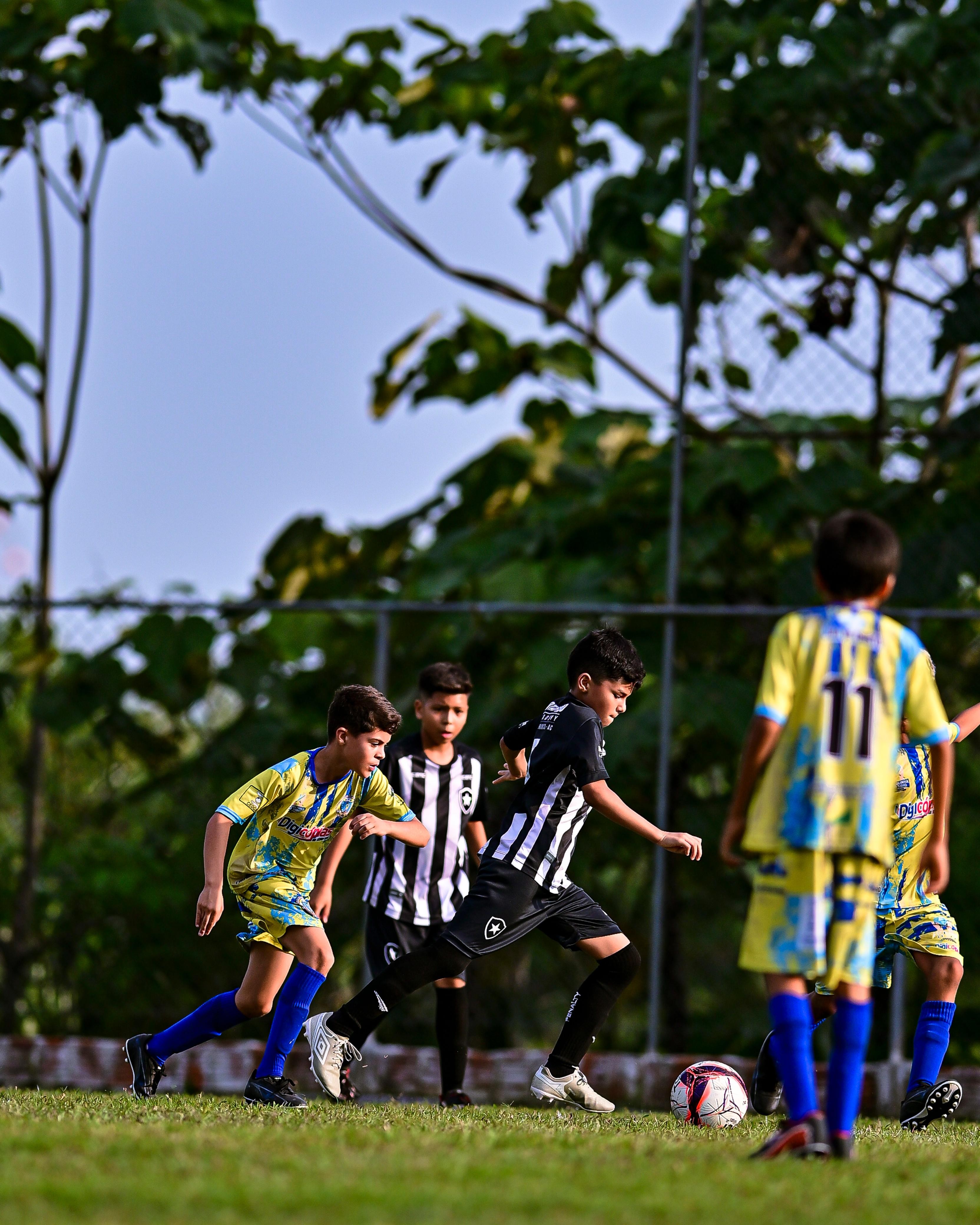 Escolinha do Galvez e Botafogo Academy vencem e estão classificados no Acreano Sub-11
