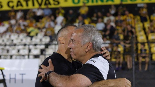 Eduardo Baptista chora ao falarsportingbet roboNelsinho e consola pai após vencê-lo: "Amanhã é um novo dia"