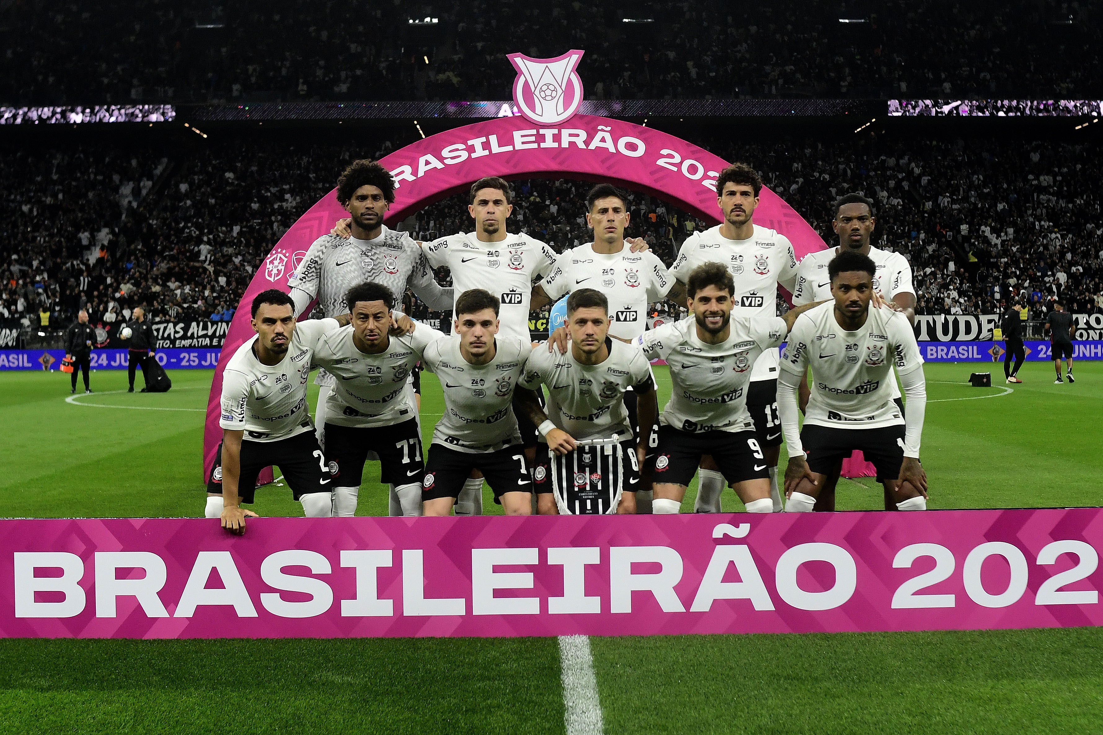 Atuações do Corinthians: André e Matheuzinho vão bem em empate com o Vitória; dê suas notas