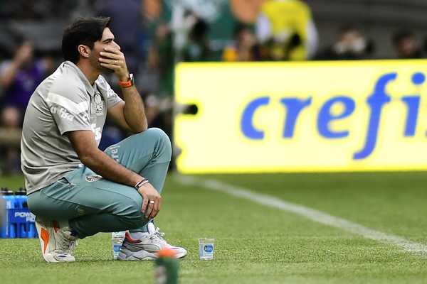 Palmeiras critica arbitragem após confusão no Choque-Rei: 