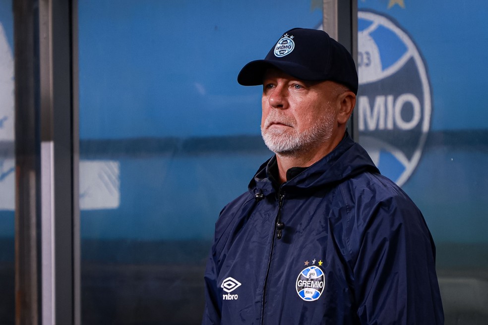 Mano Menezes na eliminação do Grêmio — Foto: Maxi Franzoi/AGIF