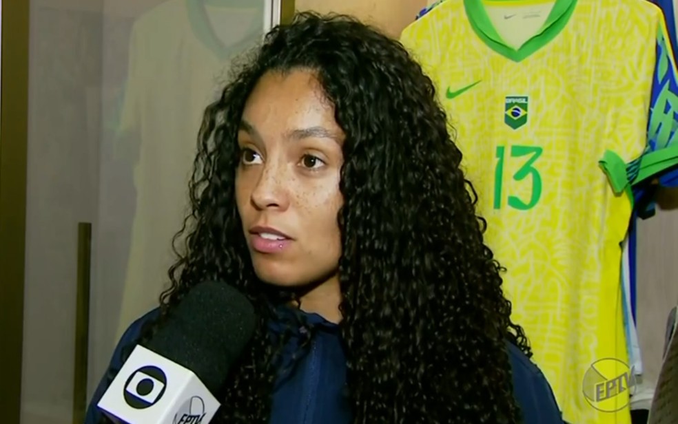 Yasmim Ribeiro, lateral da seleção feminina, celebra conquista da prata em Paris: 'Valeu a pena' — Foto: Reprodução/EPTV