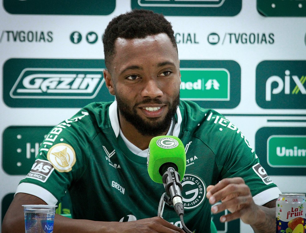 Diretoria do Goiás rescinde contrato com meio-campista Hugo