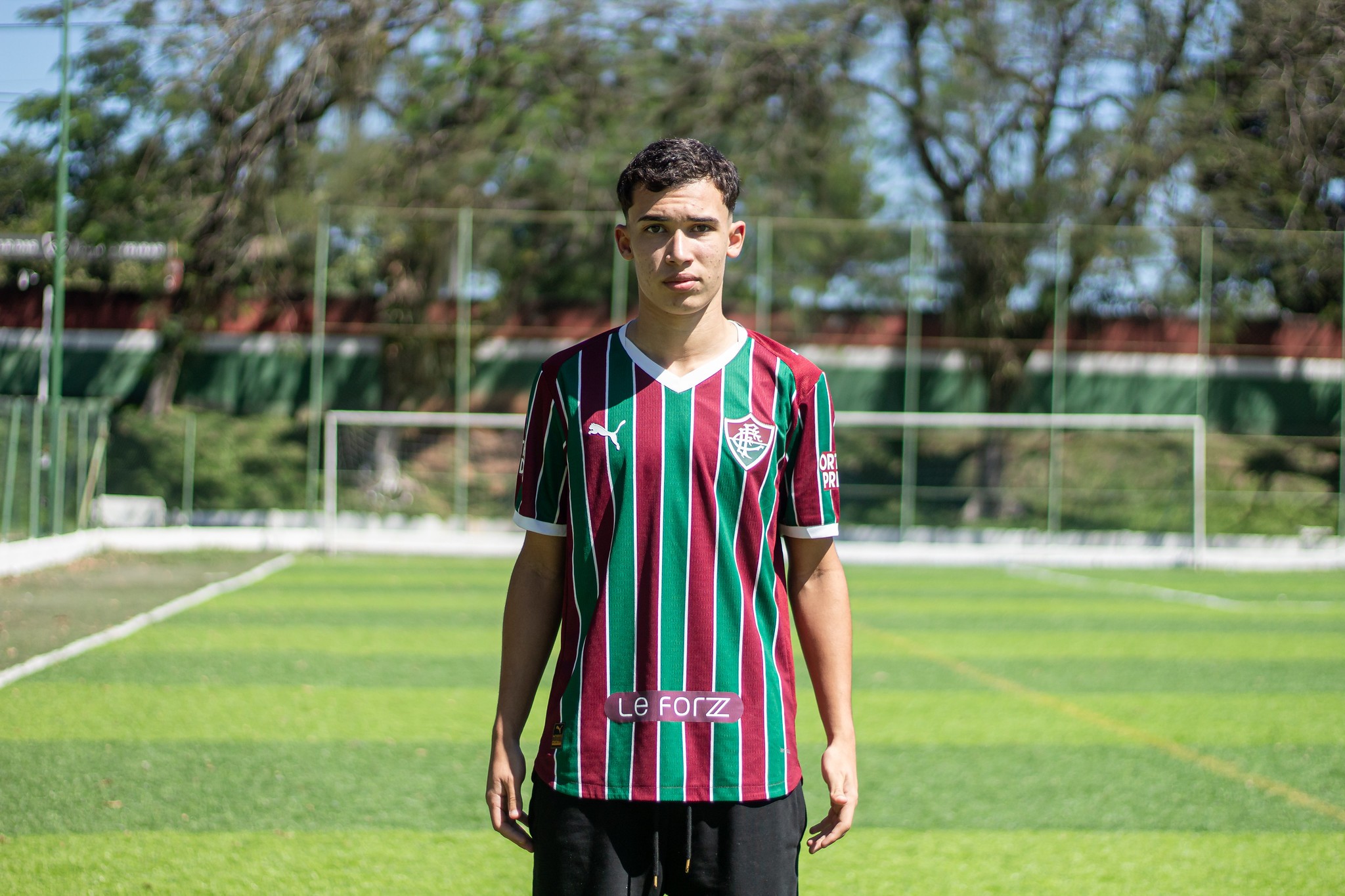 Fluminense assina contrato profissional com atacante Suzano e define multa de R$ 360 milhões