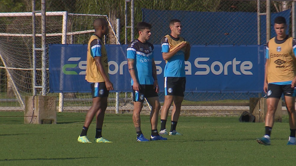 Felipe Carballo no treino do Grêmio, no CT Luiz Carvalho — Foto: Rafael Lenz/RBS TV