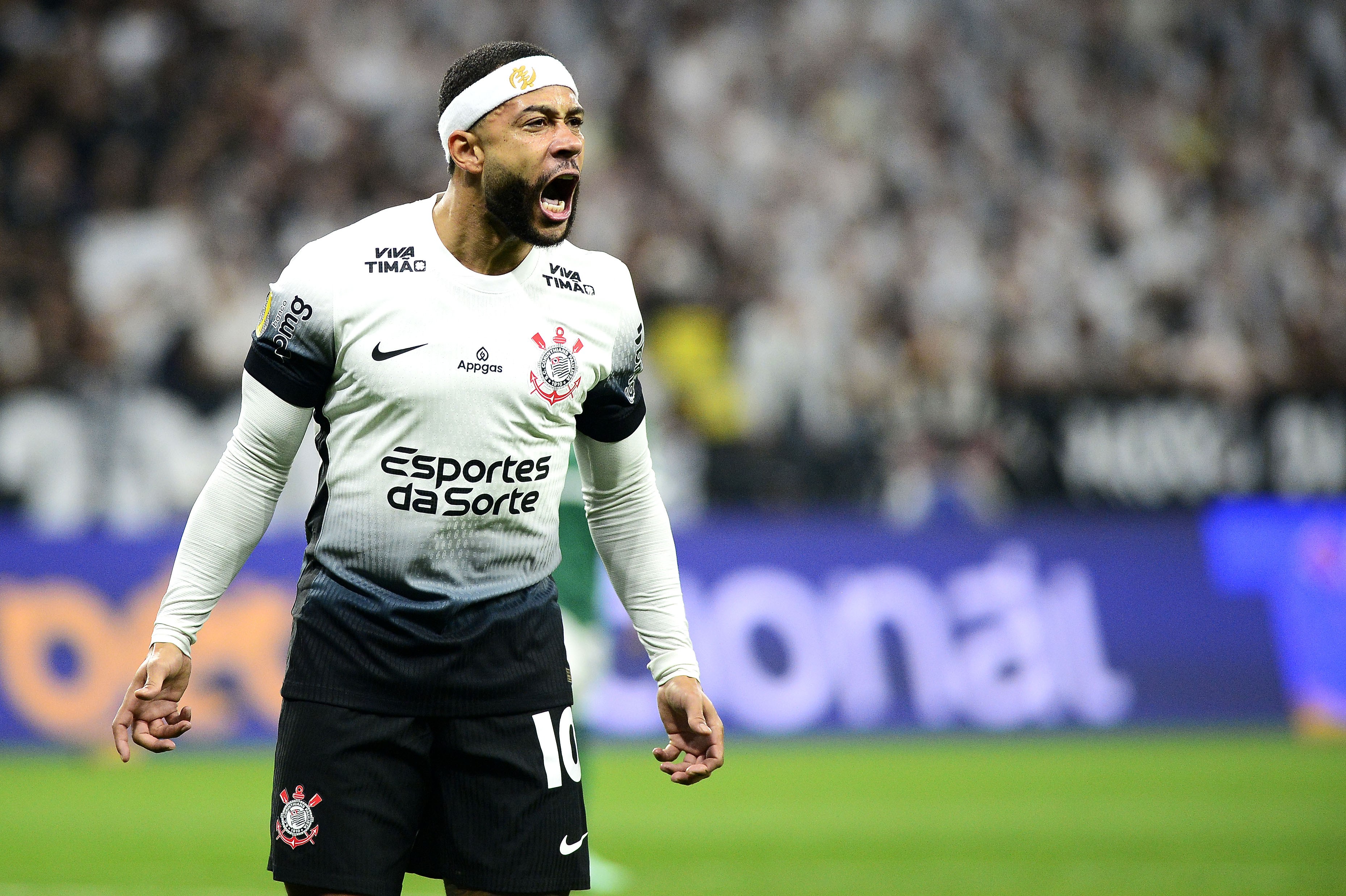 Cbf Alerta Clubes Sobre Punição a Jogadores Que Subirem na Bola