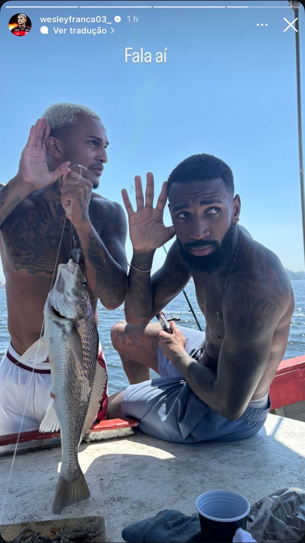 Gerson e Wesley se divertem em pescaria em folga do Flamengo — Foto: Reprodução / Arquivo pessoal
