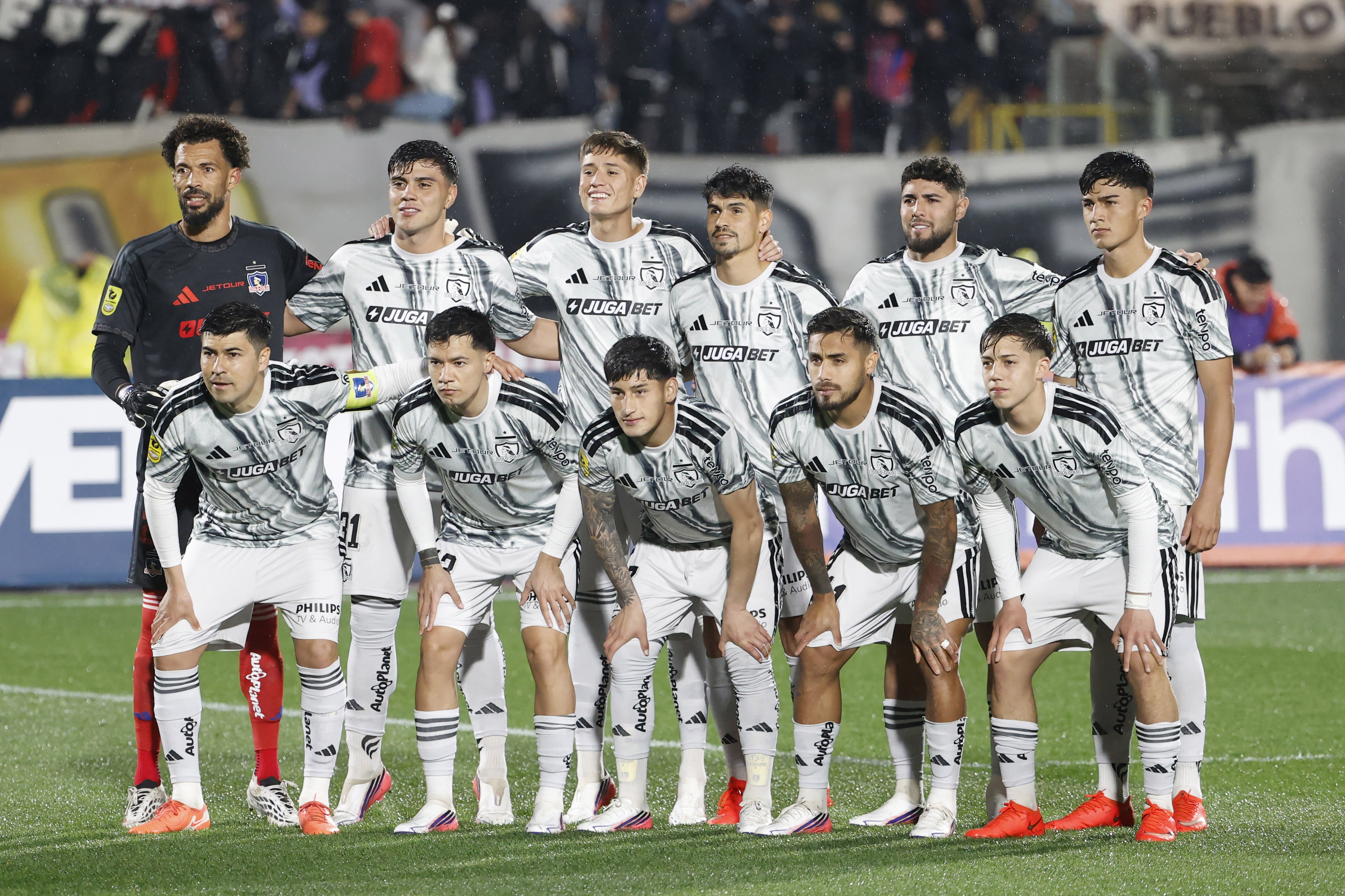 Vozinha estreia pelo Colo-Colo com vitória elástica; veja fotos