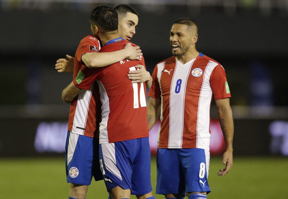 Almirón comemora gol do Paraguai — Foto: Cesar Olmedo/Reuters