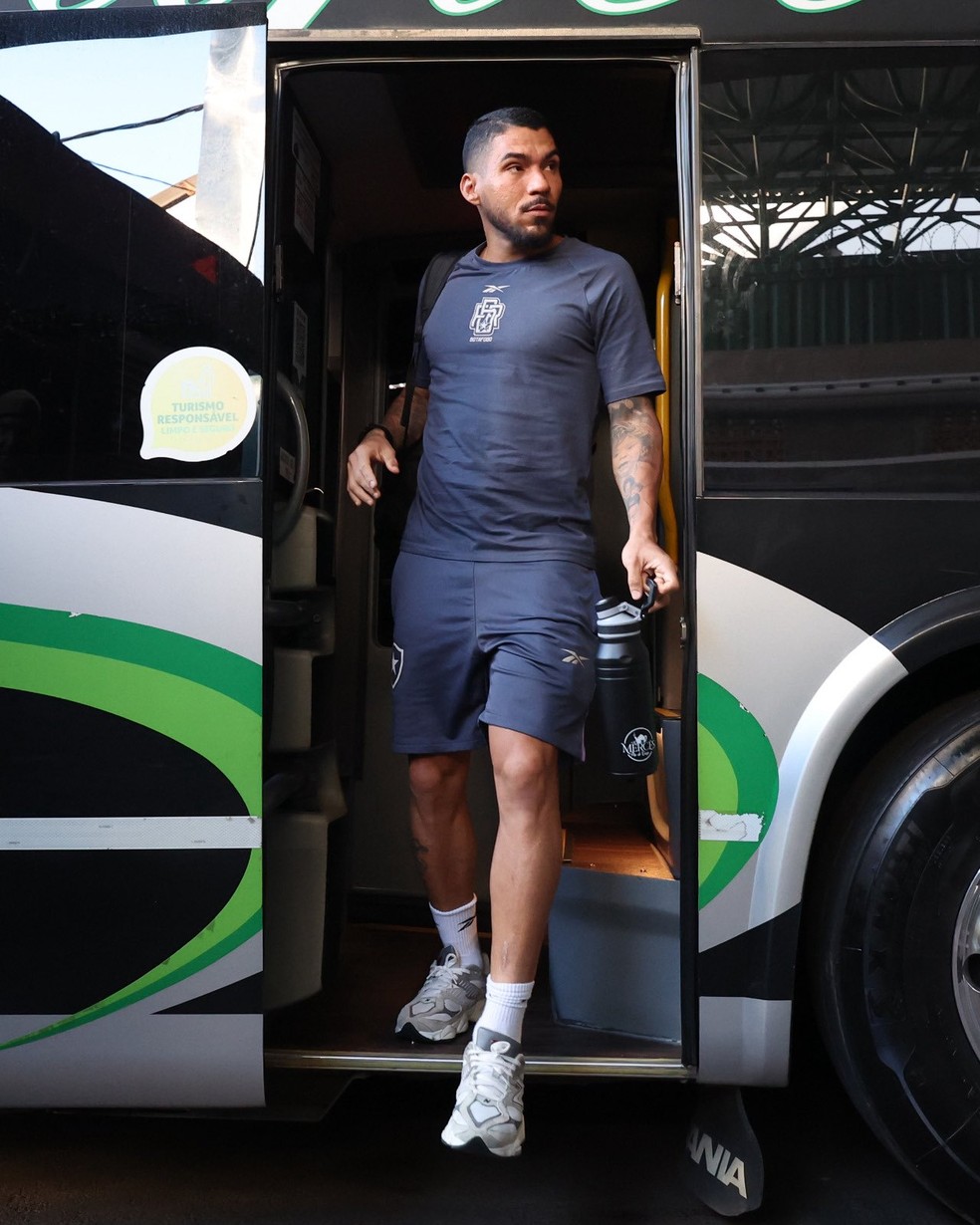 Allan em chegada ao estádio — DM do Botafogo