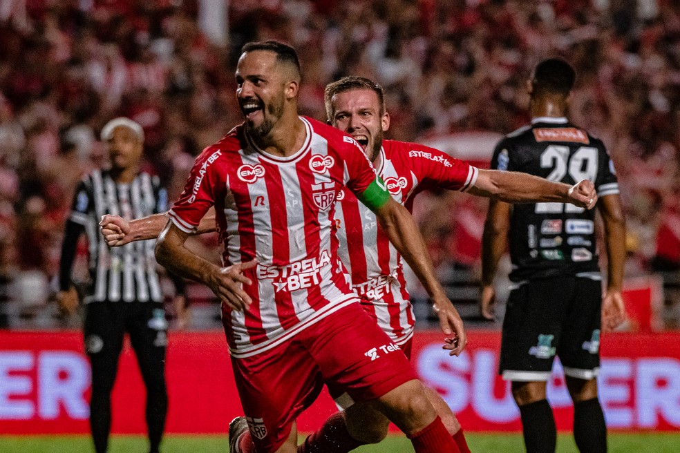 Anselmo Ramon comemora o sétimo gol no Alagoano de 2024 — Foto: Francisco Cedrim/ASCOM CRB