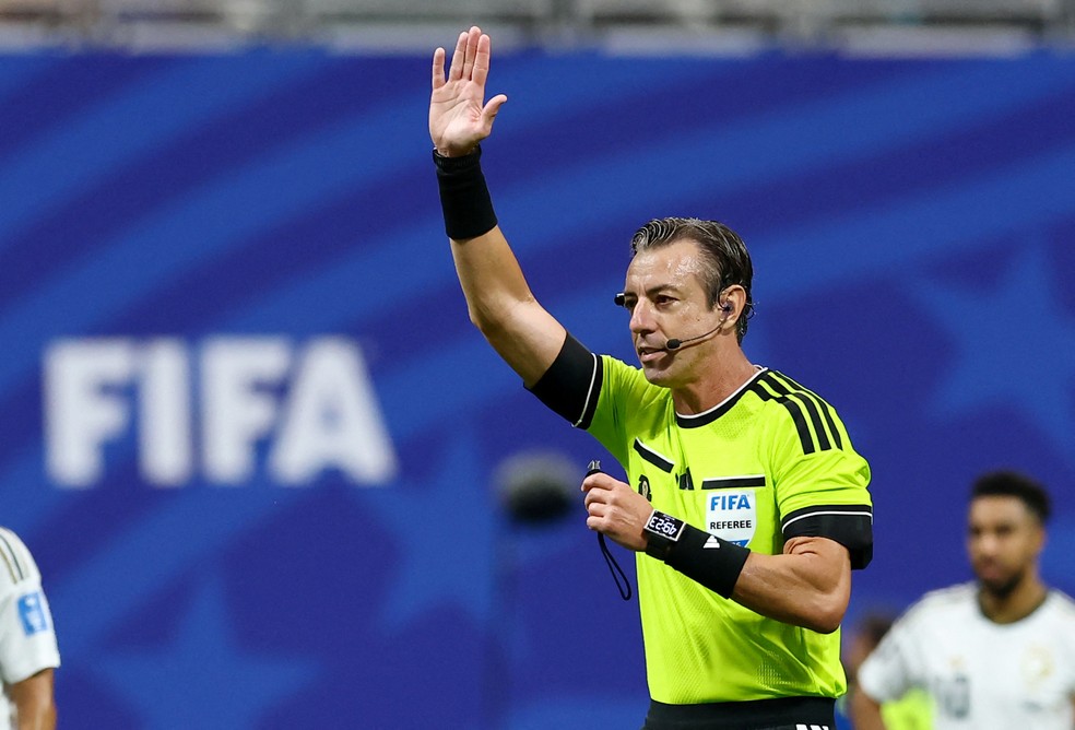 Raphael Claus durante jogo entre Espanha x Arábia Saudita, na Copa do Mundo  — Foto: Reuters