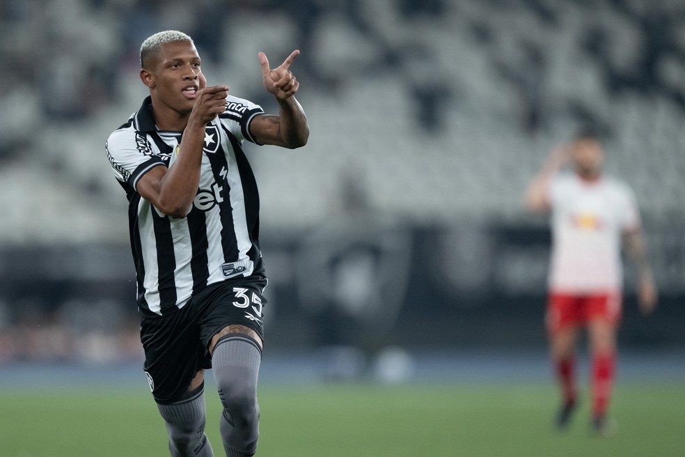 Danilo em Botafogo x Bragantino  Foto: Jorge Rodrigues/AGIF
