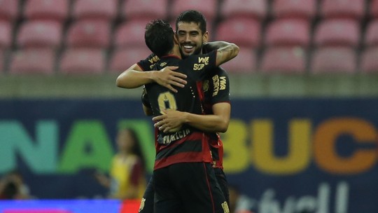 Sport leva susto, mas vira e volta vencer na Série B - Foto: (Marlon Costa/Pernambuco Press)