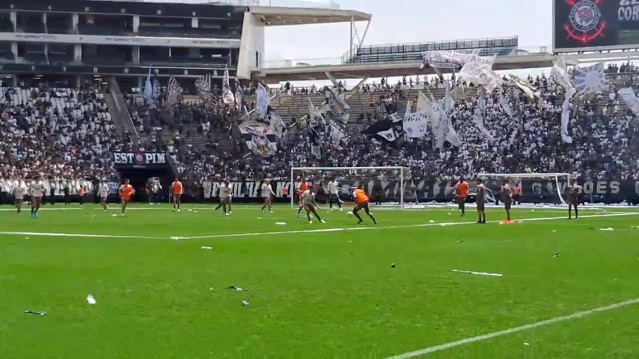 Veja mais um golpaciência spider jogar onlineMemphis Depay no treino do Corinthians