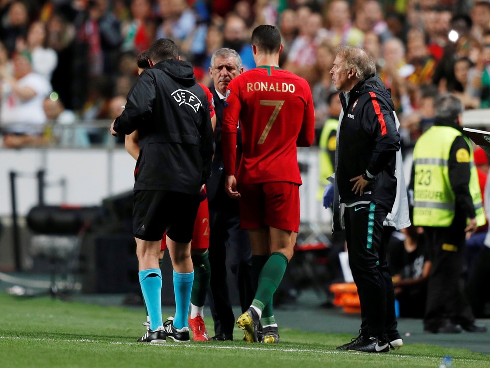 Cristiano Ronaldo toma decisão após eliminação do Manchester United na Champions  League, Esporte