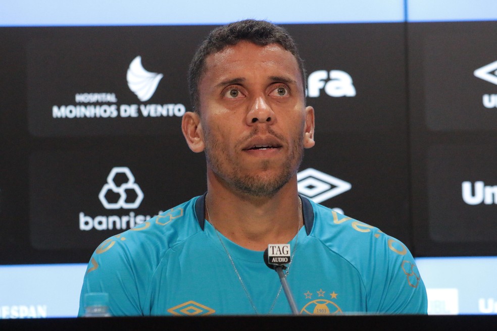 Marcos Rocha em entrevista coletiva de apresentação no Grêmio — Foto: Rafael Favero/ge