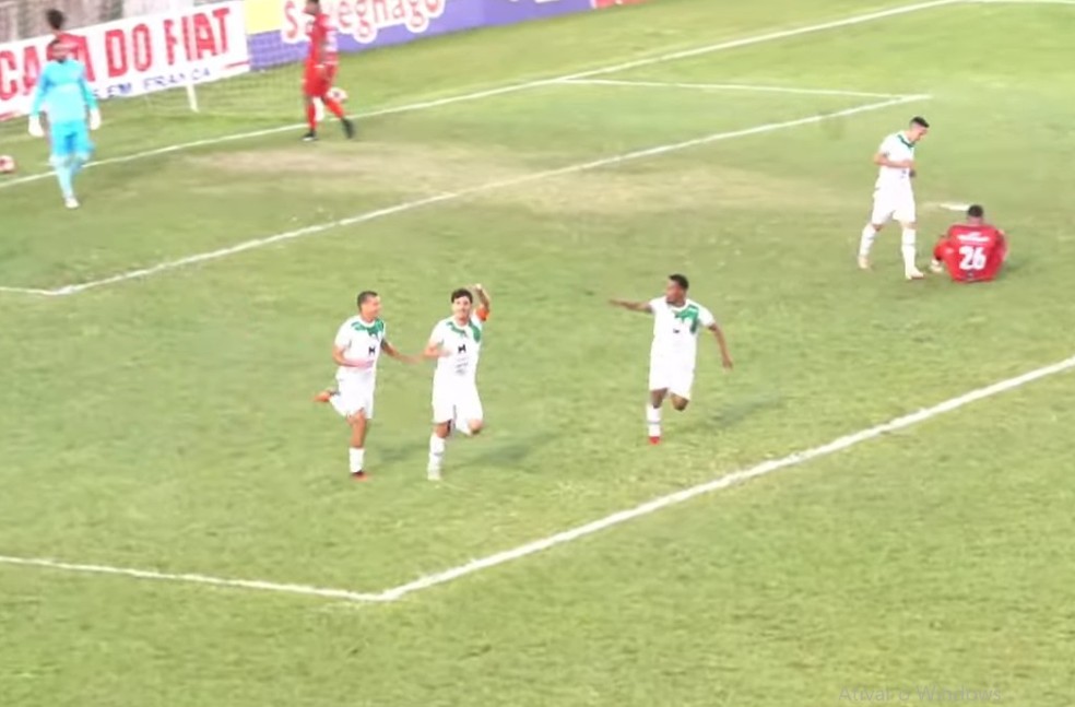 Marquinhos comemora gol marcado contra a Itapirense — Foto: Federação Paulista de Futebol