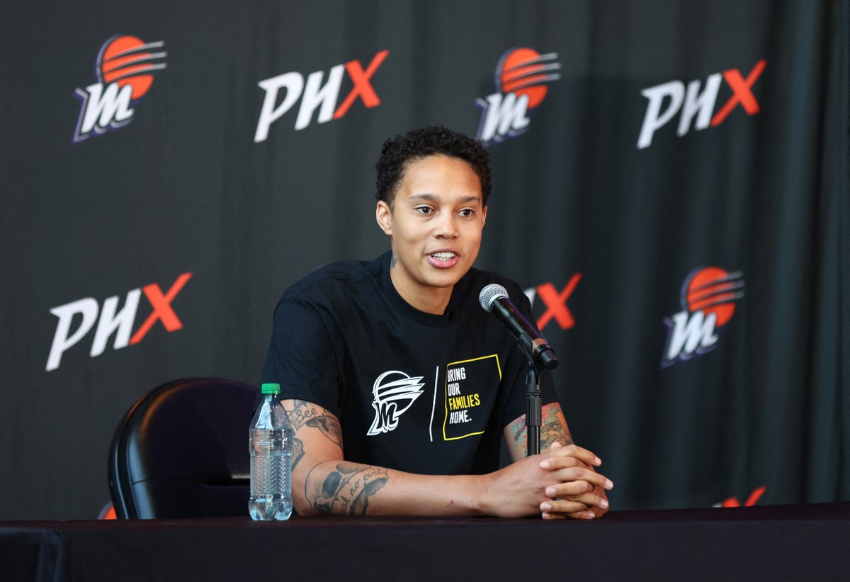 Brittney Griner diz que manteve esperança durante prisão na Rússia