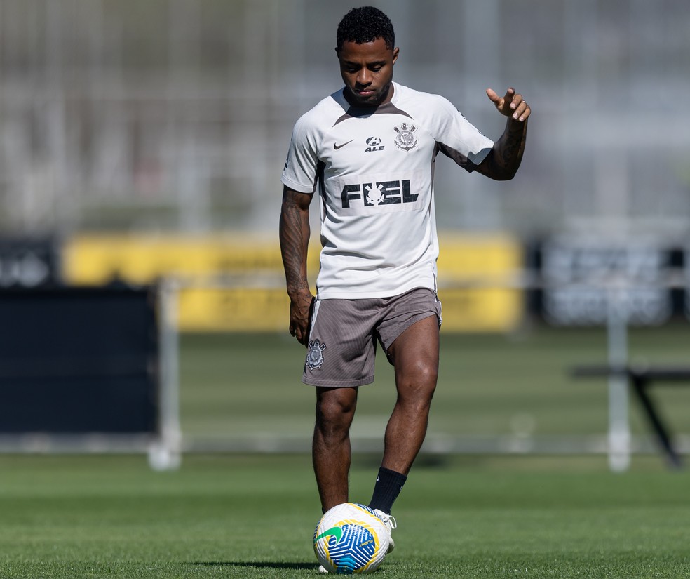 Diego Palacios, lateral-esquerdo do Corinthians, em treino — Foto: Rodrigo Coca / Ag.Corinthians