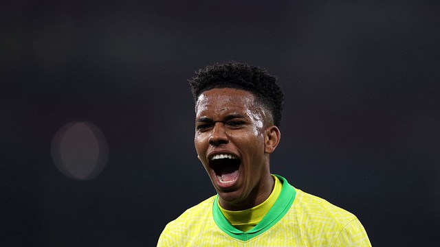 Estêvão comemora um dos gols do Brasil contra Senegal