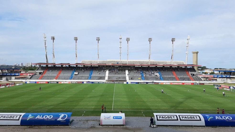 CSA e Náutico jogam no Estádio Rei Pelé — Foto: Ailton Cruz