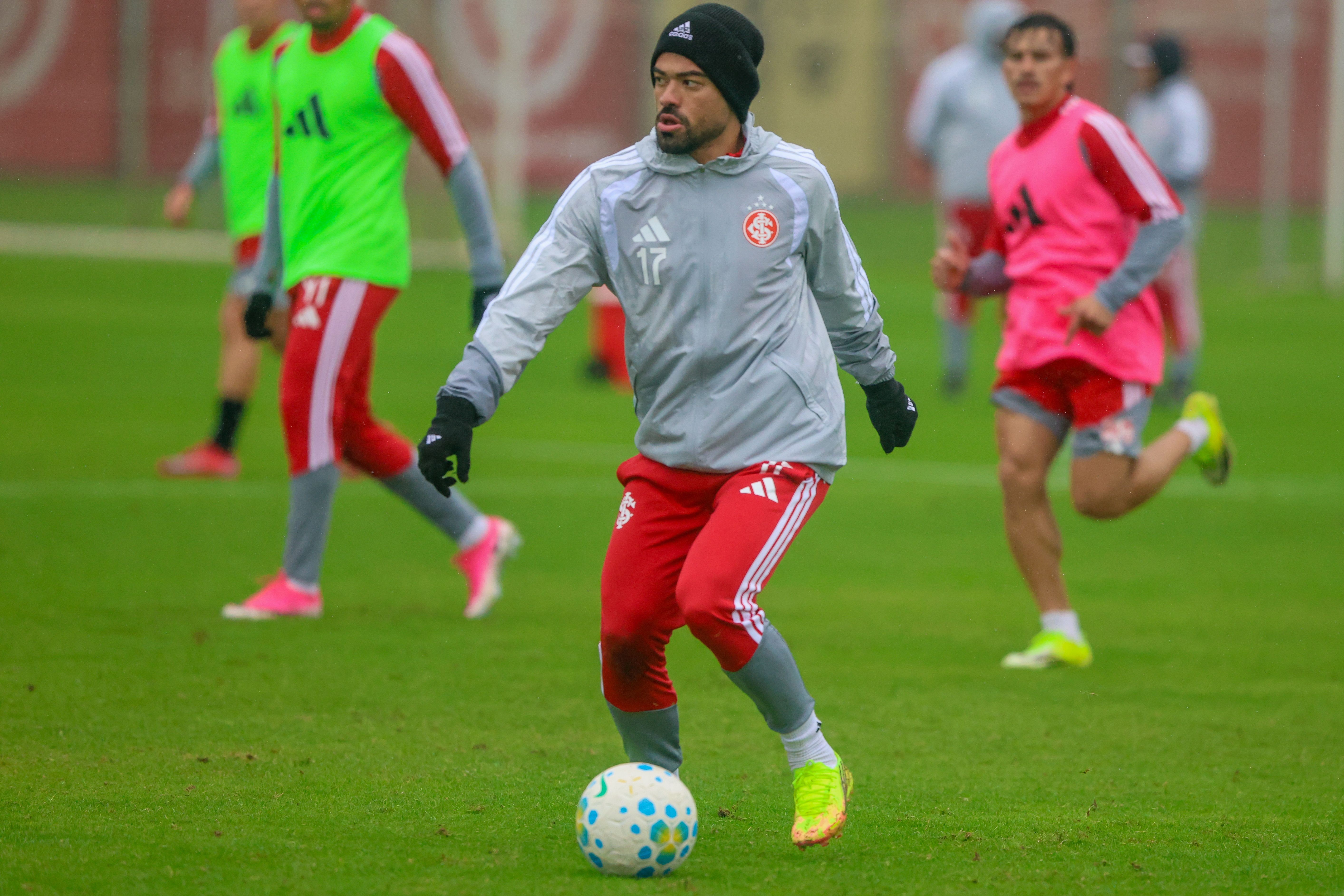 Reserva mais utilizado pelo Inter, Bruno Tabata pode sair nesta janela; saiba mais