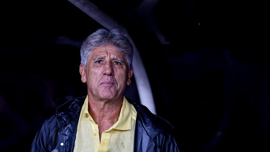 Renato Gaúcho pede fim das falhas do Vasco e rebate críticas após poupar: "Nem um mágico resolveria"