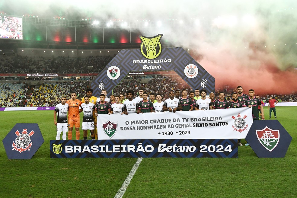 Homenagens a Silvio Santos em Fluminense x Corinthians, no MaracanãAe — Foto: Alexandre Durão / ge