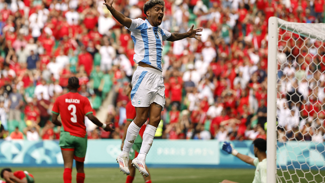 Medina comemora gol de empate da Argentina sobre Marrocos