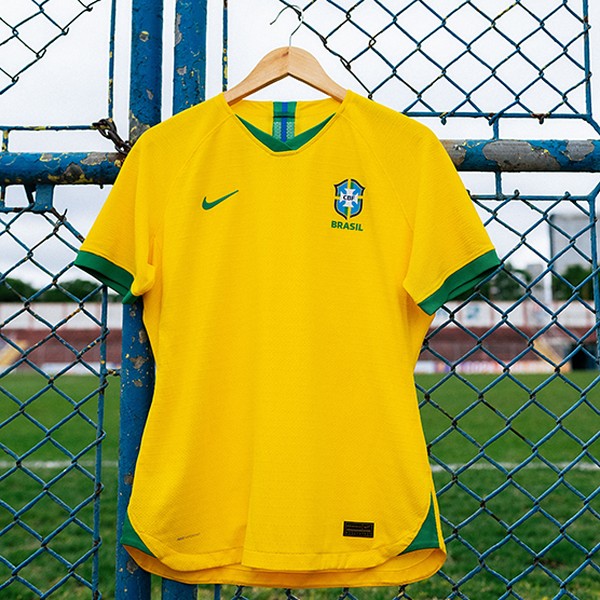 Em momento histórico, seleção feminina estreia camisa sem estrelas do  masculino: Vamos conquistar nossa estrela, seleção brasileira