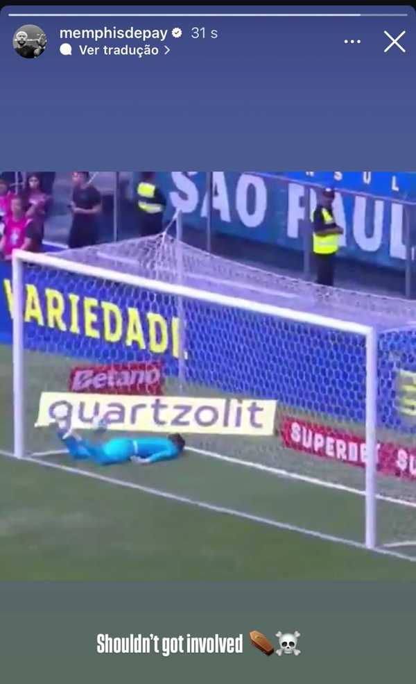 Memphis Depay desafia goleiro do Grêmio após golaço pelo Corinthians