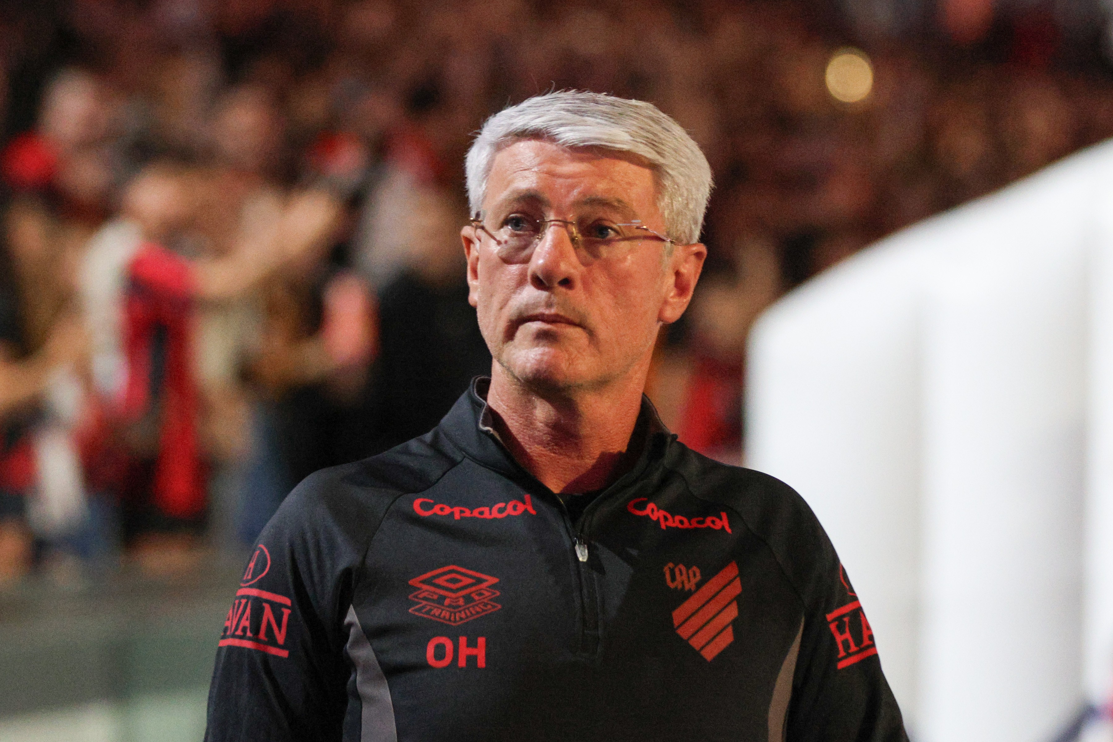 Athletico não terá Odair em dois jogos na volta da Data Fifa; súmula relata ofensas a Daronco