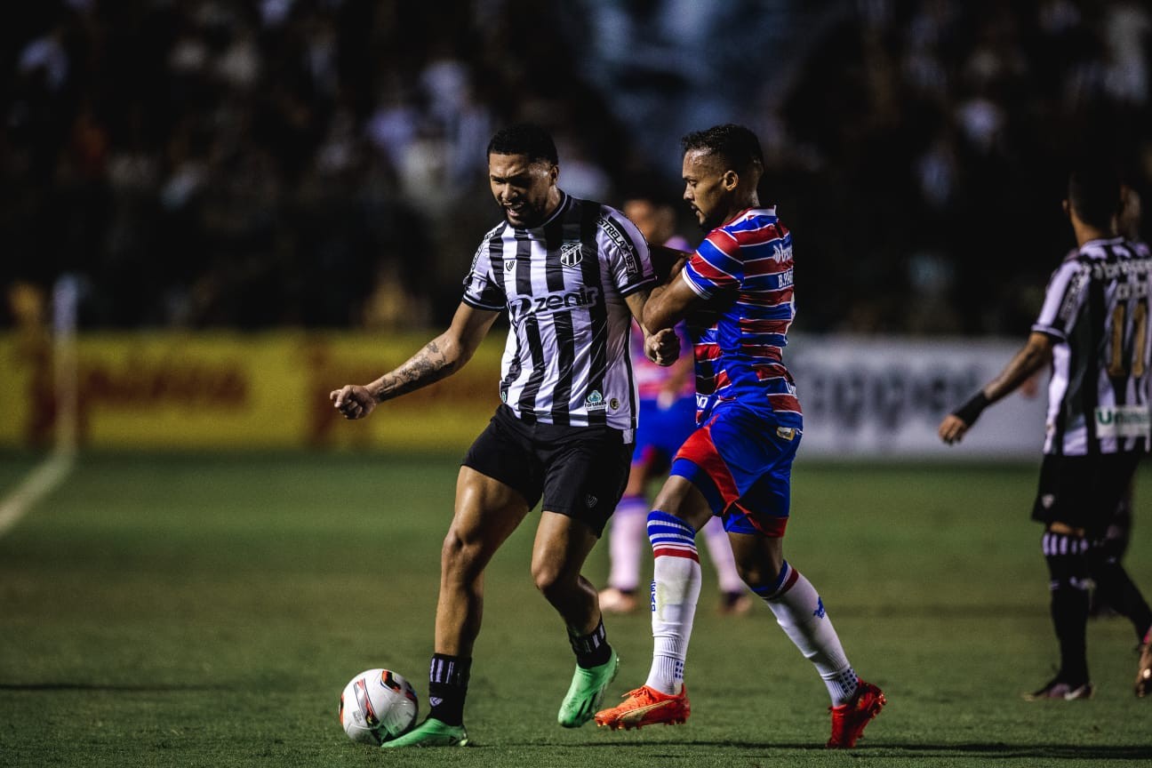 VÍDEO: Zagueiro faz gol contra bizarro no Campeonato Indiano; veja! - Lance!