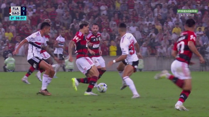 Arrascaeta decide, Flamengo bate Grêmio de novo e encara SPFC na final