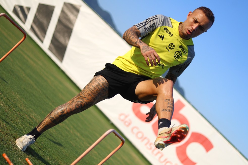 Everton Cebolinha em treino do Flamengo — Foto: Marcelo COrtes / CRF