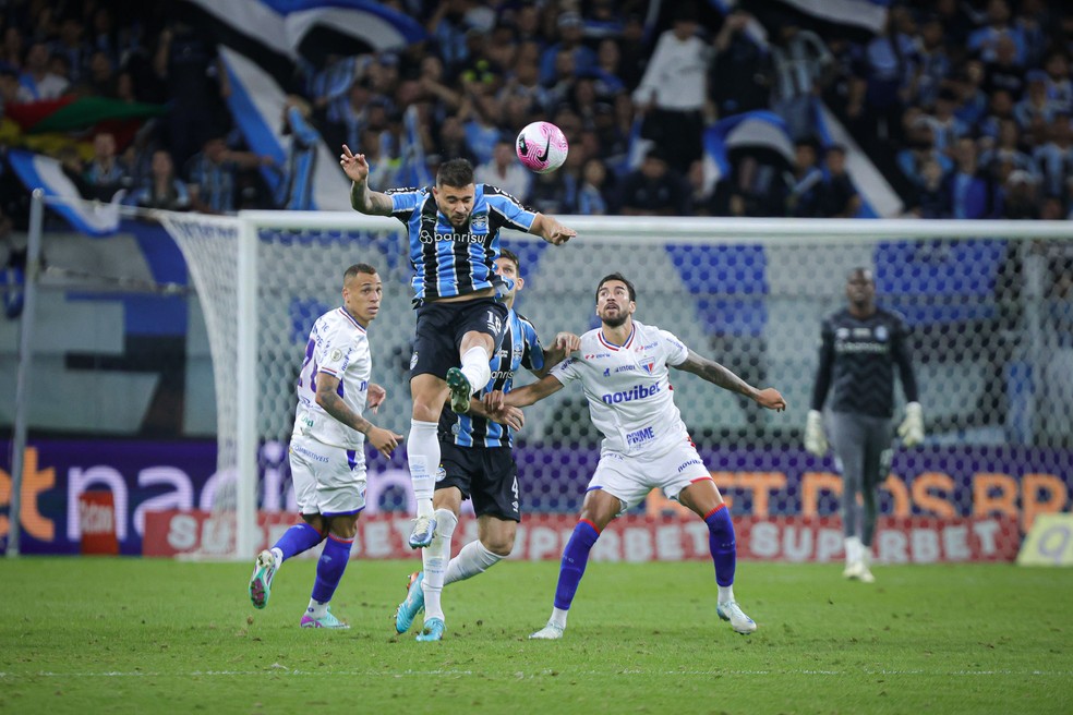 João Pedro é desfalque para o Grêmio — Foto: Maxi Franzoi/AGIF