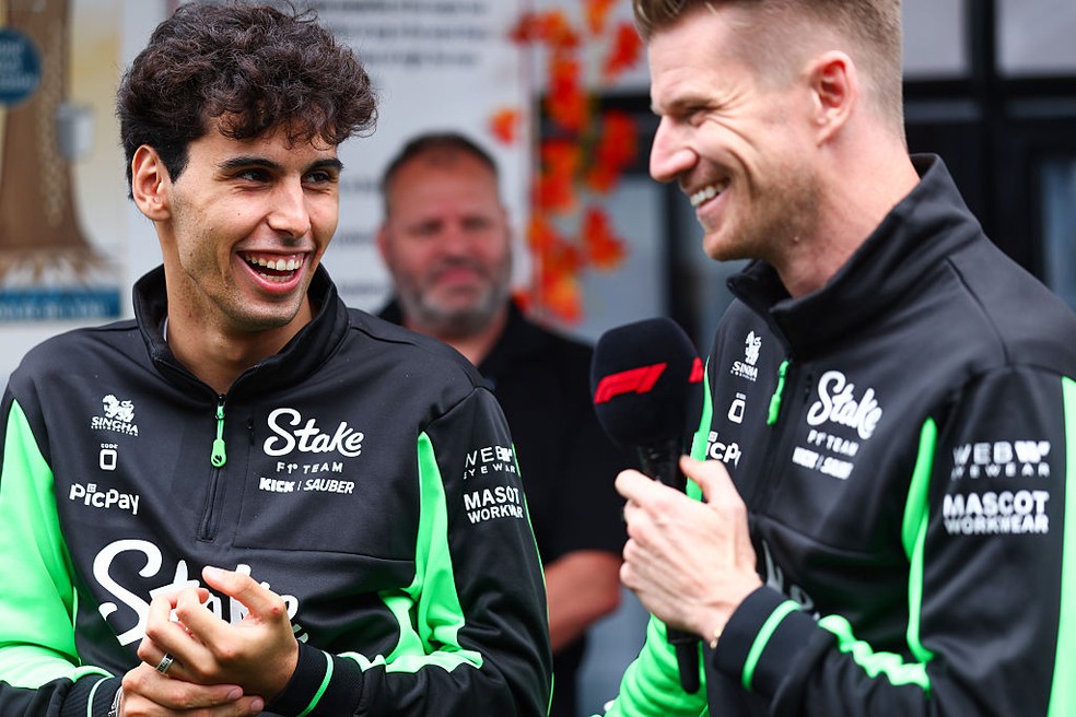 Gabriel Bortoleto e Nico Hulkenberg, dupla da Sauber na F1 em 2025 — Foto: Andy Hone/LAT Images