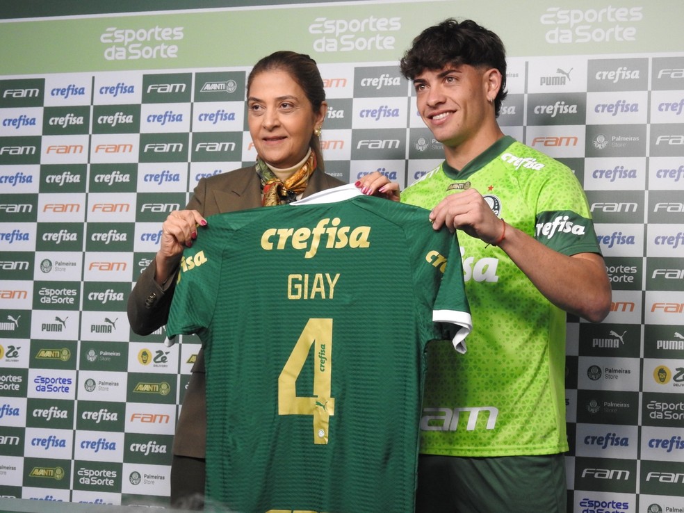Leila Pereira e Giay no Palmeiras &mdash; Foto: Eduardo Rodrigues