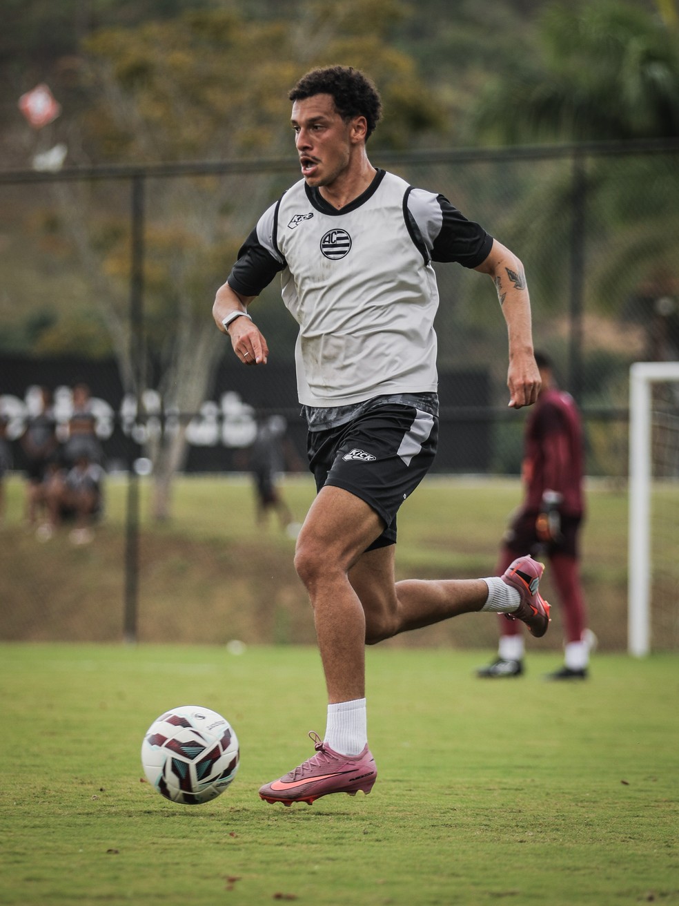 Jogador retorna à disputa pela lateral esquerda