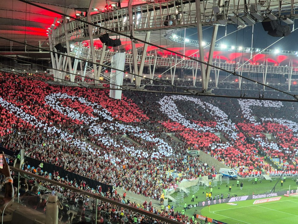 Festa da torcida do Flamengo antes do jogo contra o Corinthians — Foto: Ronald Lincoln/ge