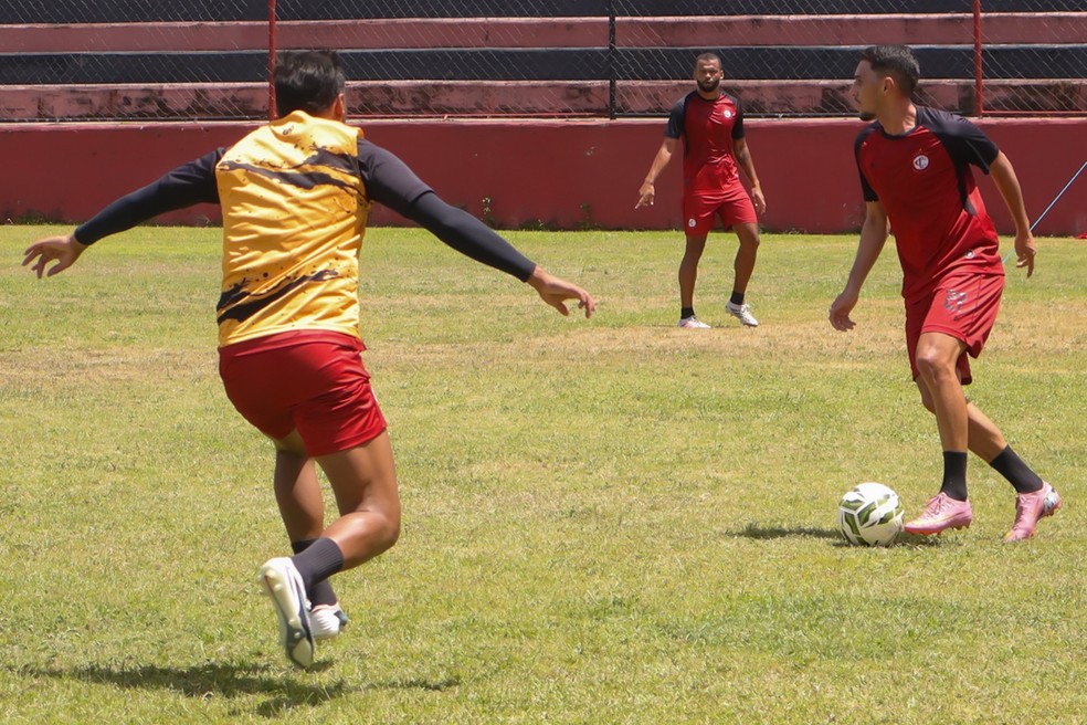 Atletas do Campinense em treino no Renatão visando à Copa Paraíba 2026 — Foto: Agenilson Figueredo/Campinense